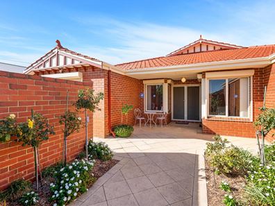 10 McGuiness Turn, Wattle Grove WA 6107