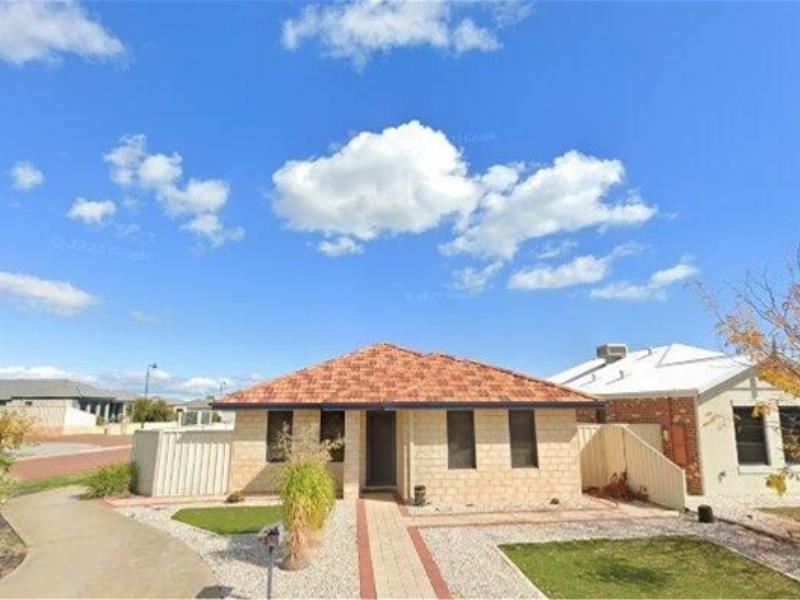 23 Lascelles Circus, Lakelands