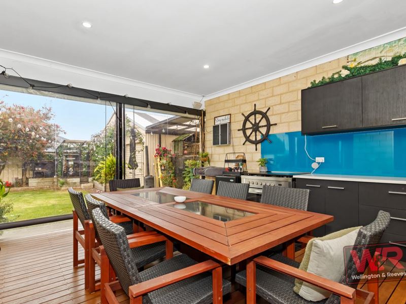 14 Aurora Rise, Mckail