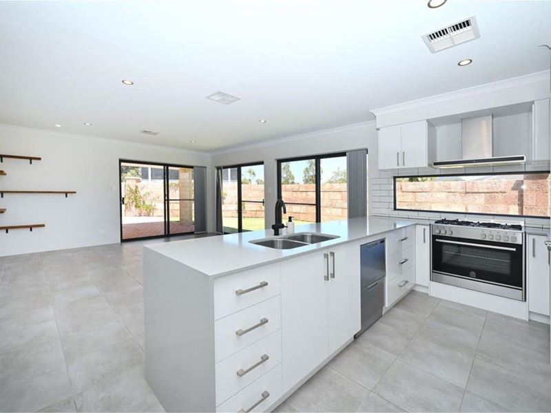 4 Blossom Way, Banksia Grove
