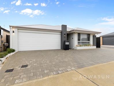 15 Newsham Grove, Lakelands WA 6180