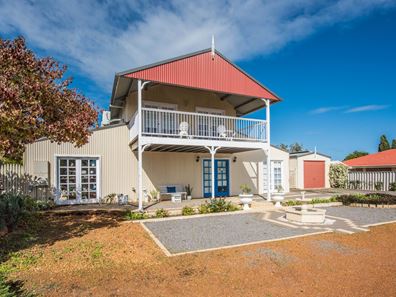 2B Half Moon Drive, Waggrakine WA 6530