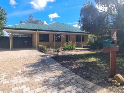 4 Peet Road, Roleystone WA 6111