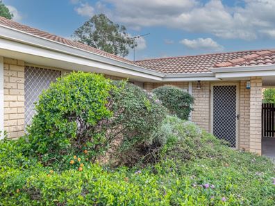 2/18 Lathwell Street, Armadale WA 6112