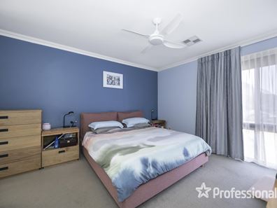 13 Broadgate Boulevard, Yanchep WA 6035