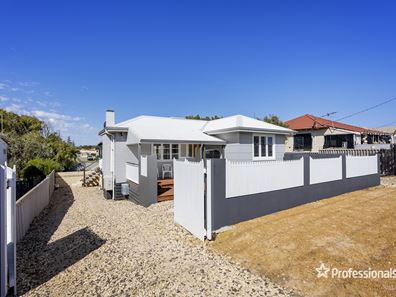 212 Evans Street, Beachlands WA 6530