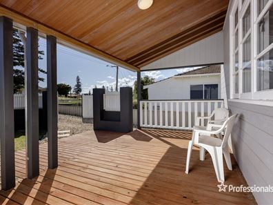 212 Evans Street, Beachlands WA 6530