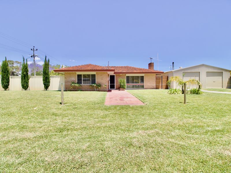 1 Merilup Court, Hillman WA 6168