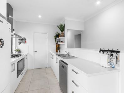 92 Fairweather Drive, Piara Waters WA 6112