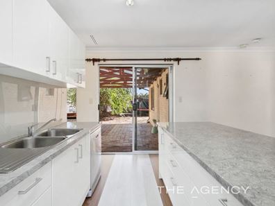 7 Wyuna Crescent, Lesmurdie WA 6076