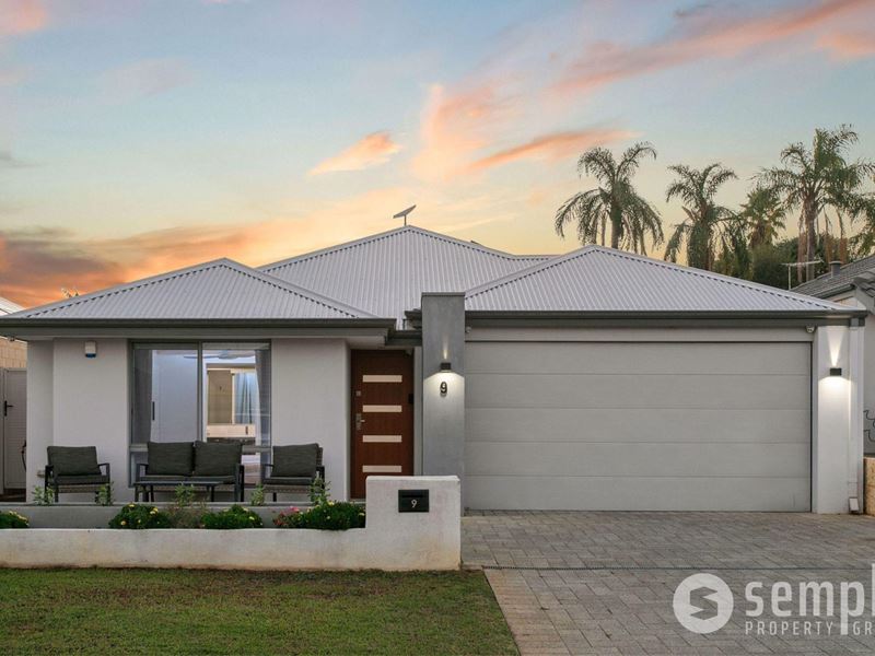 9 Wading Place, Lake Coogee WA 6166