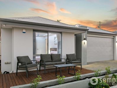9 Wading Place, Lake Coogee WA 6166