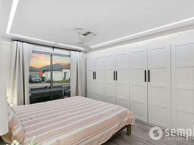 9 Wading Place, Lake Coogee WA 6166