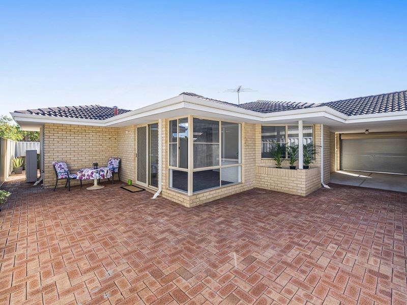 2/14 Bangalay Way, Dianella