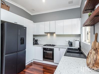 8 Caldecott Street, Thornlie WA 6108