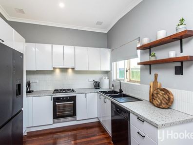 8 Caldecott Street, Thornlie WA 6108