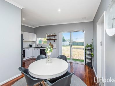 8 Caldecott Street, Thornlie WA 6108