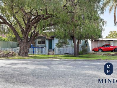 10 Elshaw Street, Queens Park WA 6107