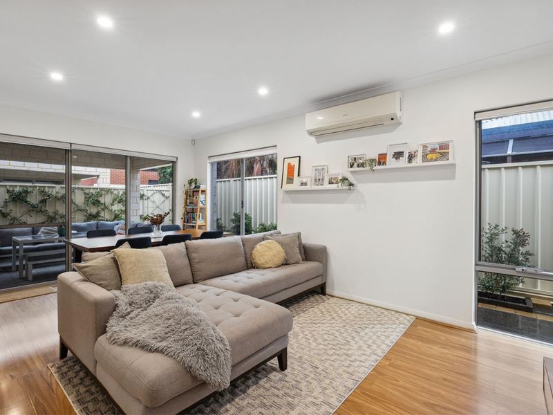 4/4 Canterbury Court, Nollamara WA 6061