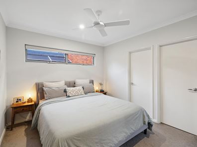 4/4 Canterbury Court, Nollamara WA 6061