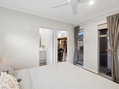 4/4 Canterbury Court, Nollamara WA 6061