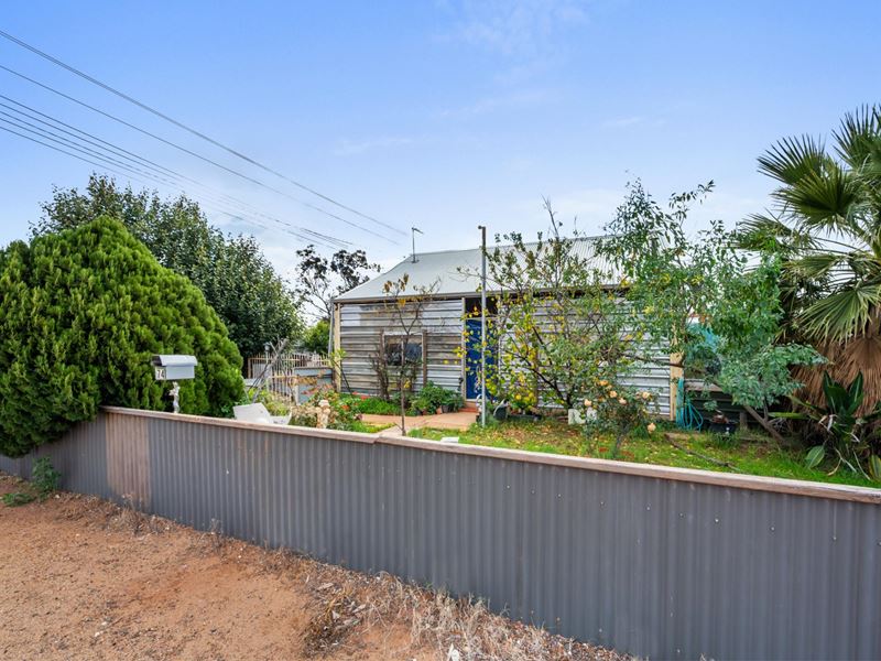 74 Sylvester Street, Coolgardie WA 6429