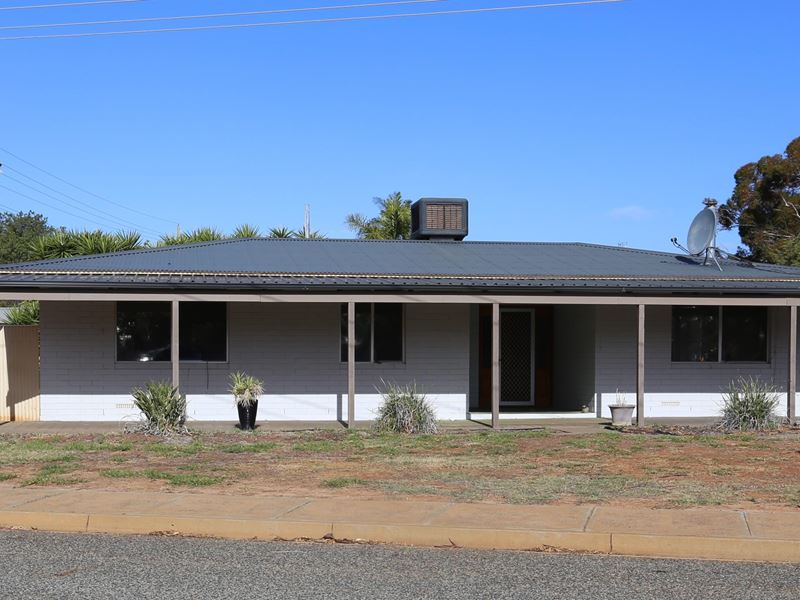 28 Saltbush Rd, Kambalda West WA 6442