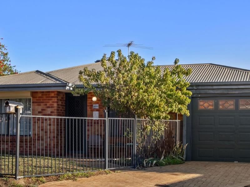 7 Chiltern Av, Brookdale WA 6112