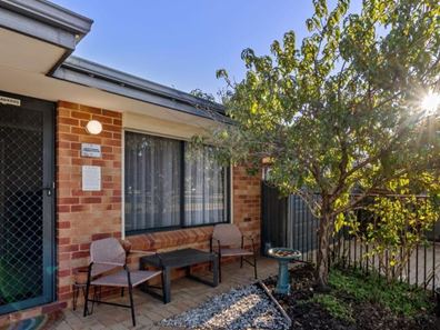 7 Chiltern Av, Brookdale WA 6112