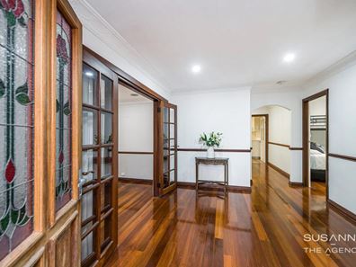 10 Cagney Way, Lesmurdie WA 6076
