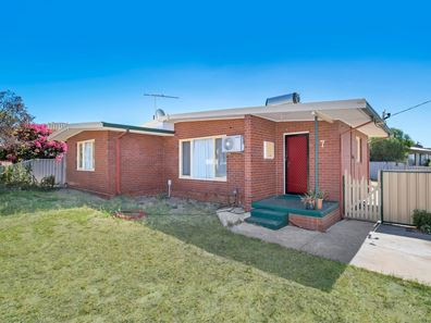 7 Sherlock Way, Rangeway WA 6530