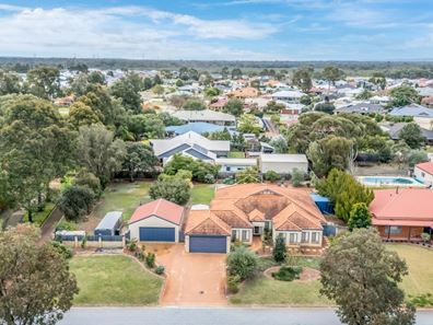 24 MIDSUMMER CIRCLE, Pinjarra WA 6208