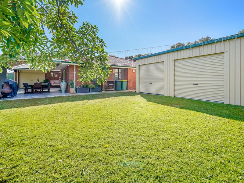 55 Sunningdale Chase, Meadow Springs WA 6210