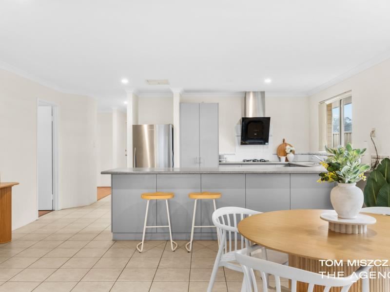 65 Longhurst Way, Queens Park WA 6107