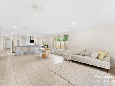65 Longhurst Way, Queens Park WA 6107