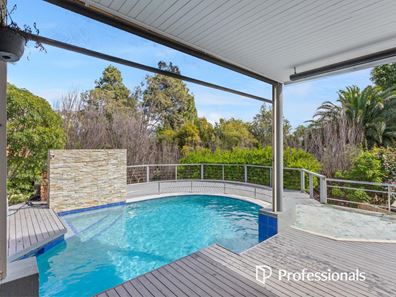 4 Trafalgar Court, Lesmurdie WA 6076