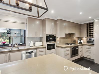 4 Trafalgar Court, Lesmurdie WA 6076