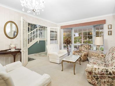 15 Whitley Crescent, Karrinyup WA 6018
