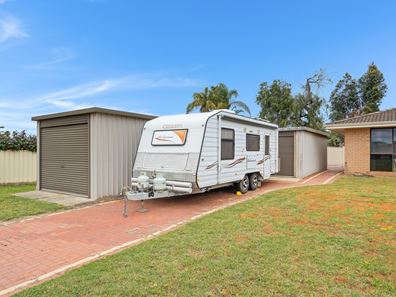 15 Satinash Retreat, Halls Head WA 6210