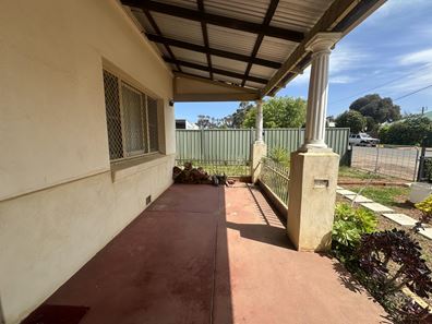 6 Claude  Street, Katanning WA 6317