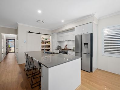 9 Claymore Place, Piara Waters WA 6112