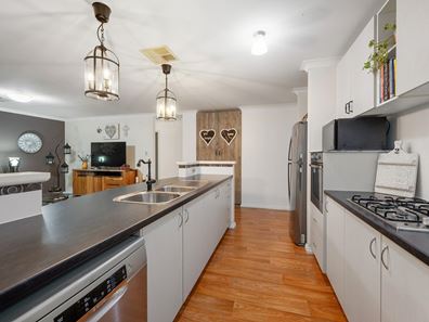 16 Willoughby Ramble, Harrisdale WA 6112