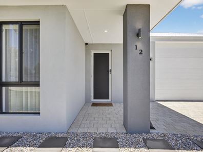 12 Preston Road, Parmelia WA 6167