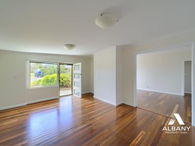 12 Whidby Street, Orana WA 6330
