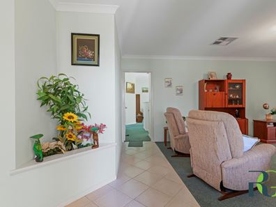 2/15 Bridges Road, Melville WA 6156