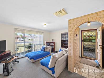 4 Cousins Avenue, Usher WA 6230