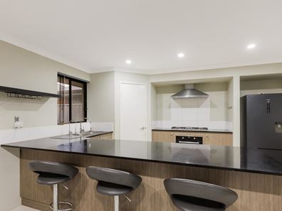 9 Calvera Gardens, Piara Waters WA 6112