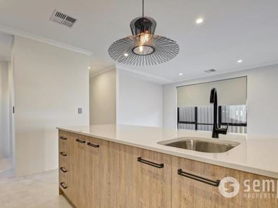 8 Greensand Promenade, Treeby WA 6164