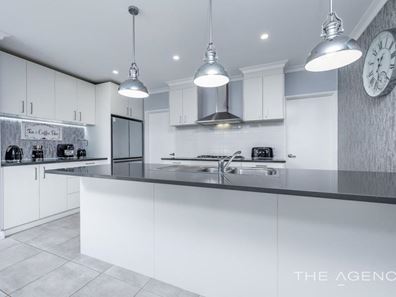 18 Pandora Drive, Jindalee WA 6036