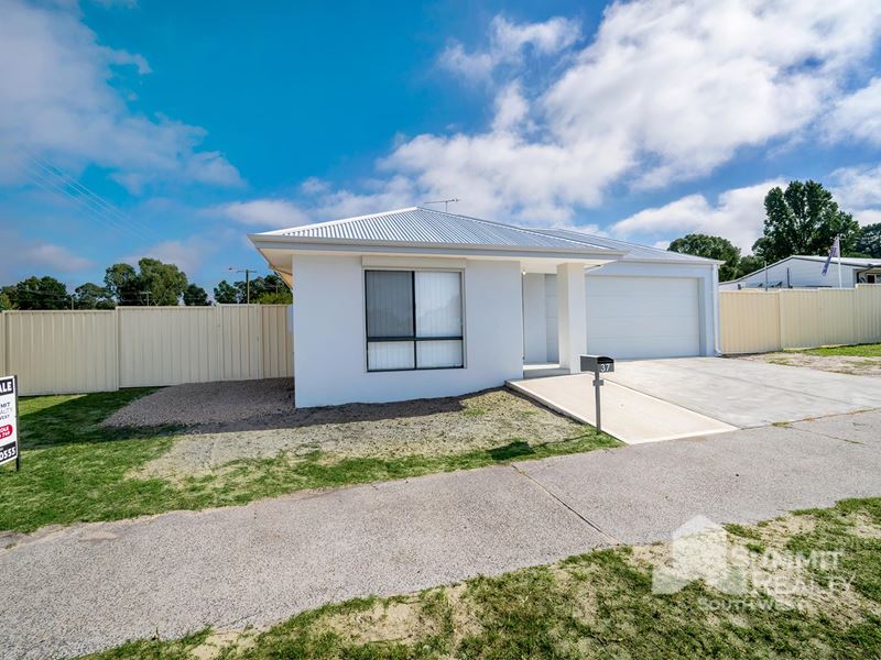37 Moore Street, Collie WA 6225